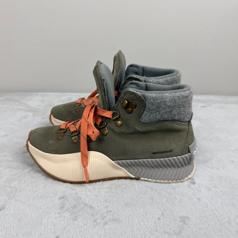 Sorel Out N About III Conquest Women 6.5 Green Waterproof Suede Boots NL4435-397
